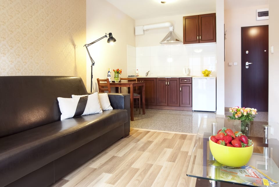 Apartment | Private kitchenette | Fridge, stovetop, electric kettle, cookware/dishes/utensils