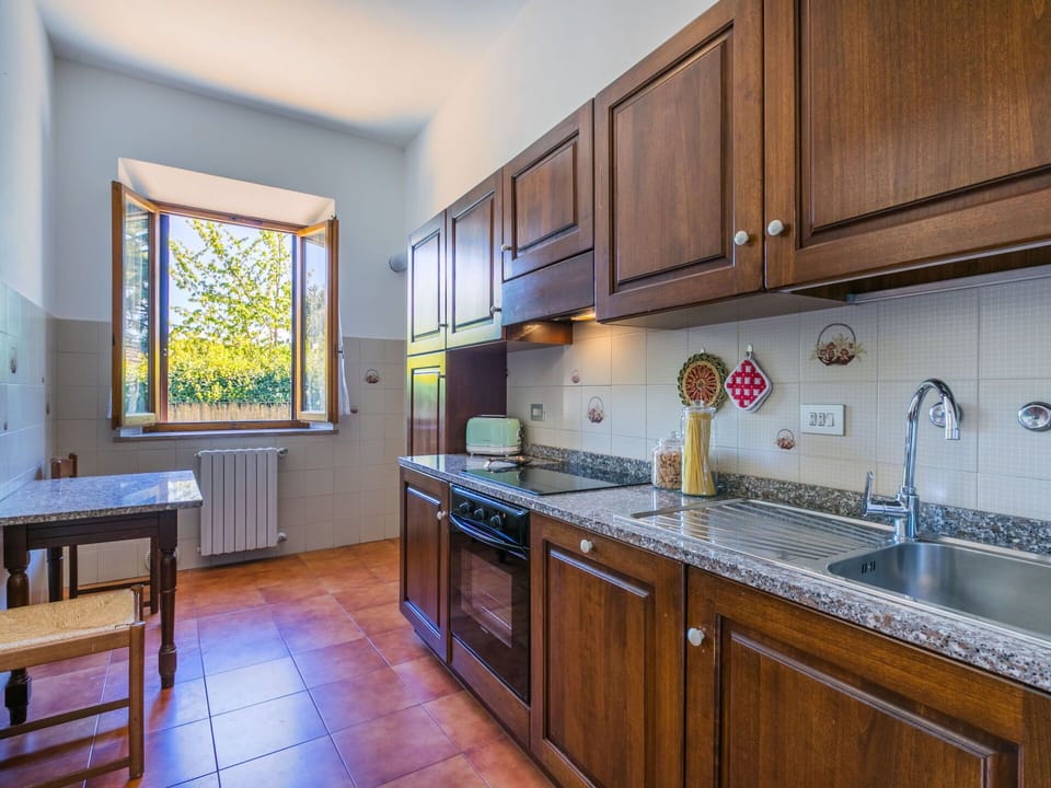 Cabinetry, Countertop, Property, Furniture, Kitchen Sink, Sink, Tap, Kitchen, Wood, Interior Design