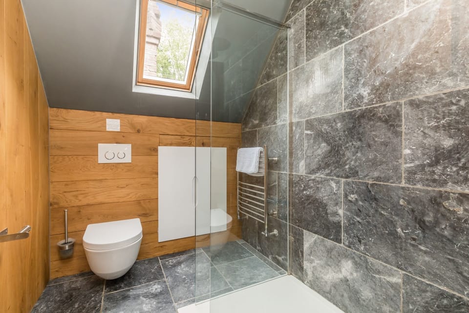 Main House King size Bedroom 2 en-suite