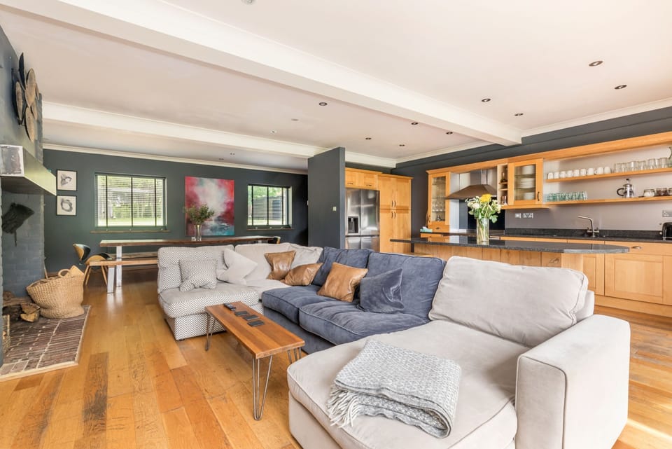 Main House Living Kitchen Dining Room ( 55sqm ) 