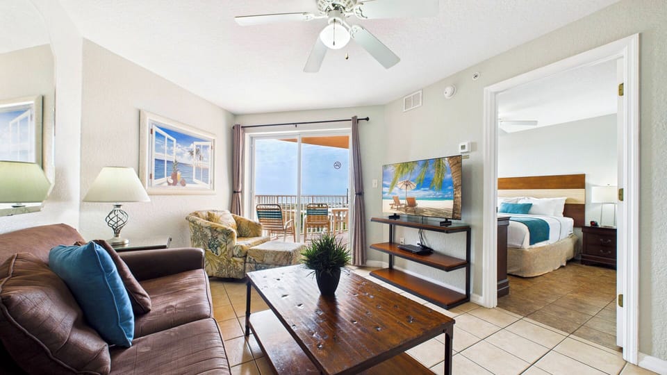 Surf Beach Room 503 Living Room