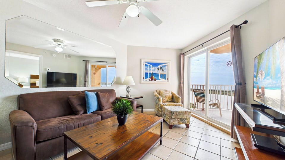 Surf Beach Room 503 Living Room (1)