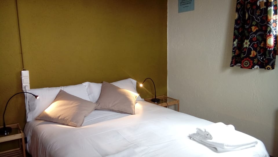 Family Room, Shared Bathroom | Free WiFi