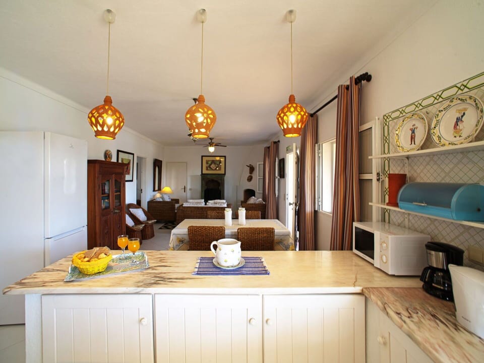 Table, Cabinetry, Property, Countertop, Building, Drawer, Interior Design, Wood, Window, Lighting