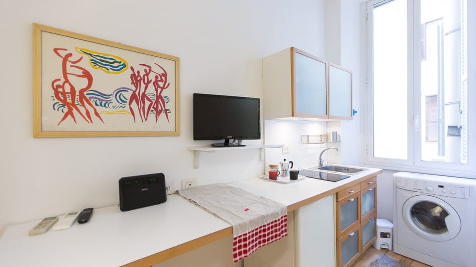 Apartment, 1 Bedroom | Private kitchen | Full-size fridge, stovetop, espresso maker, coffee/tea maker