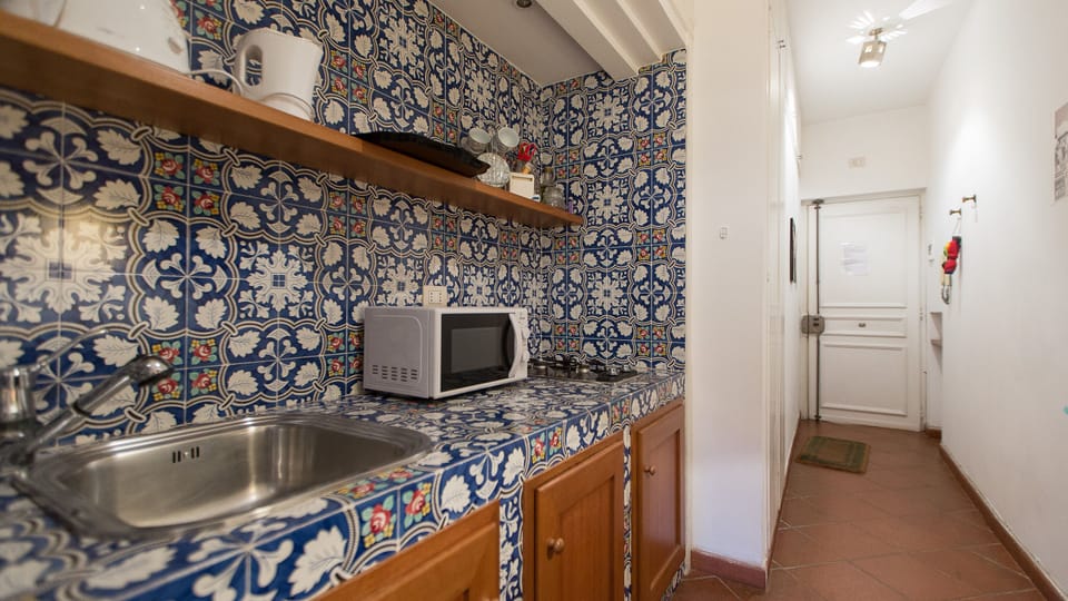 Studio | Private kitchen | Fridge, microwave, stovetop, espresso maker
