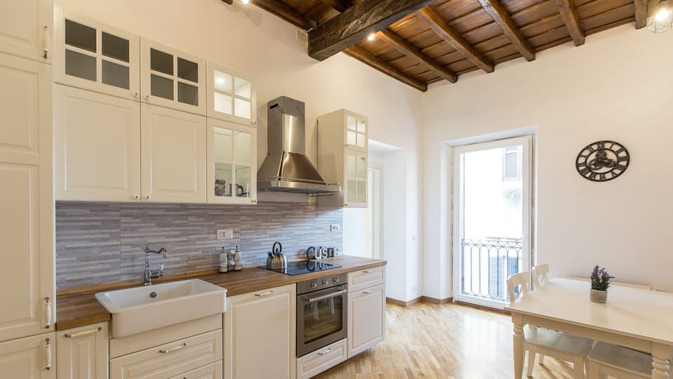 Apartment, 3 Bedrooms | Private kitchen | Full-size fridge, microwave, oven, stovetop