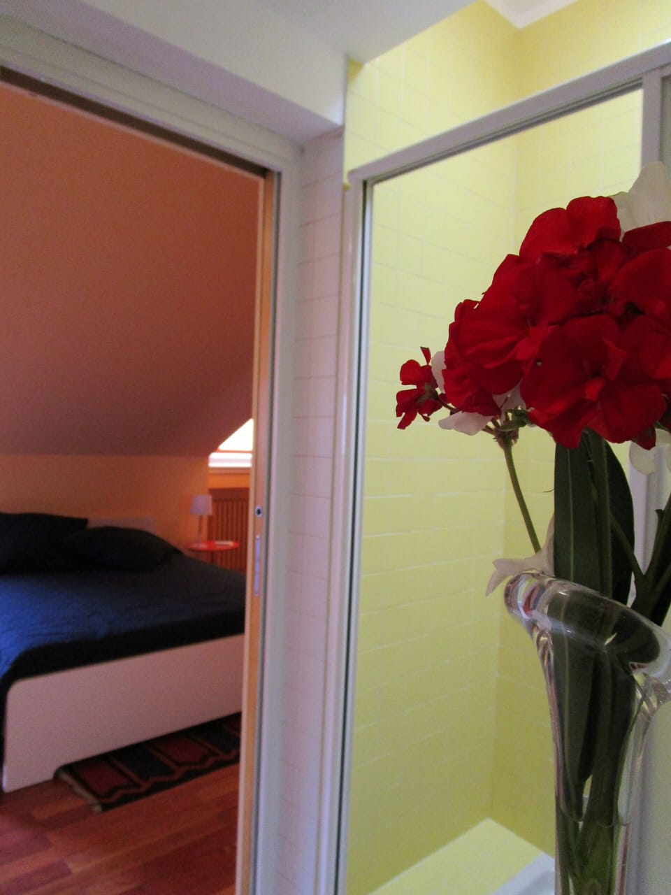 Triple Room | Bathroom | Shower, rainfall showerhead, hair dryer, bidet