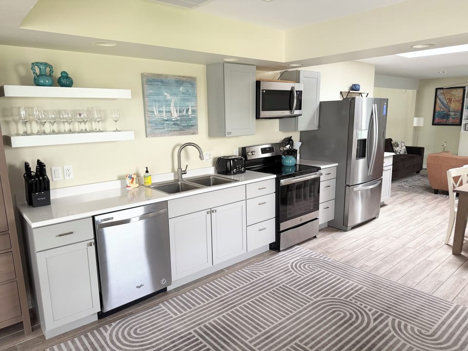 Fully Stocked Kitchen!