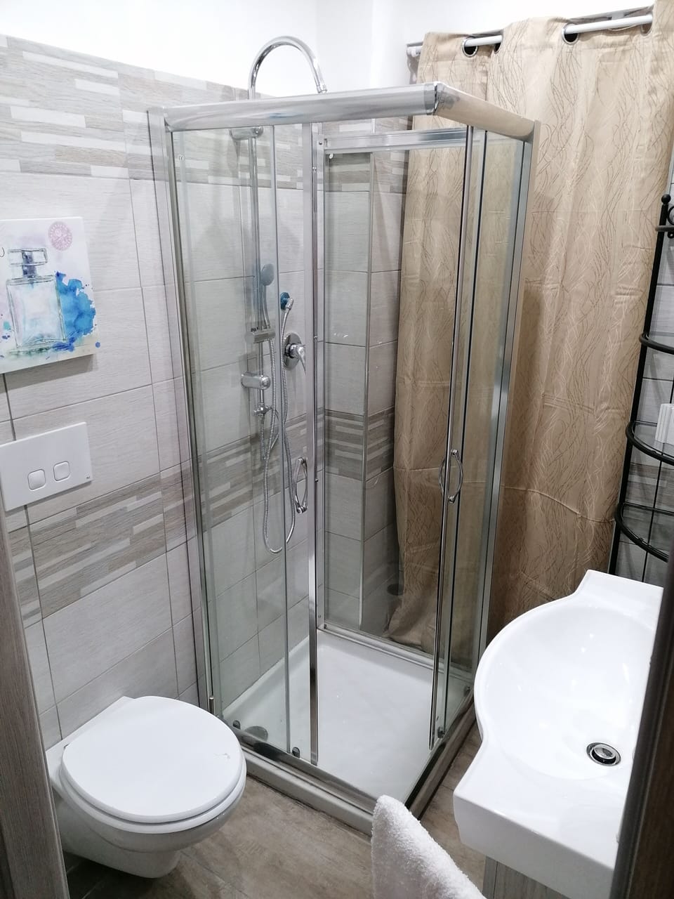 Luxury Double Room | Bathroom | Free toiletries, hair dryer, bathrobes, towels