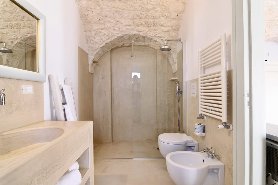 Comfort Room | Bathroom | Shower, free toiletries, hair dryer, bidet
