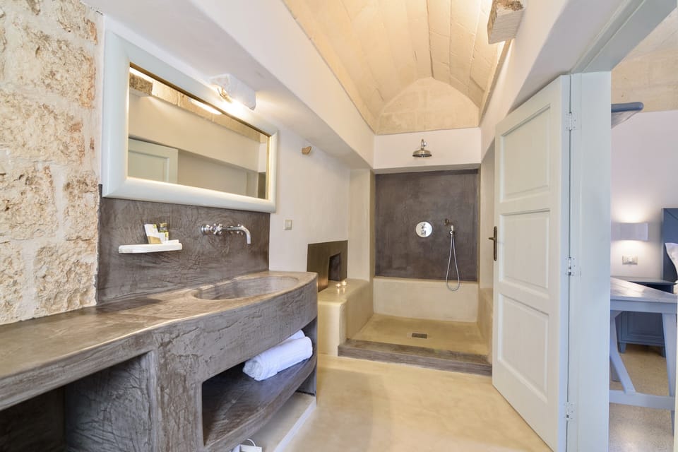 Superior Room | Bathroom | Shower, free toiletries, hair dryer, bidet
