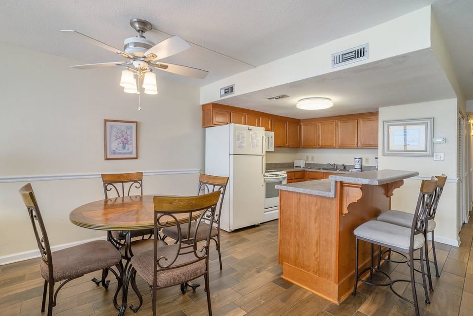 Condo, 1 Bedroom | Private kitchen | Fridge, oven, coffee/tea maker, toaster