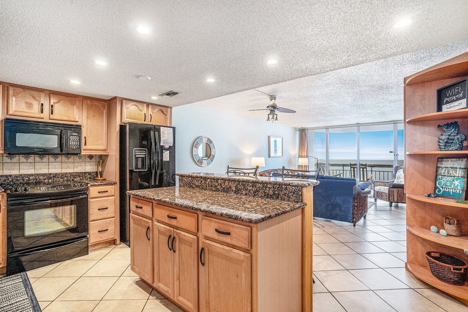 Condo, 2 Bedrooms | Private kitchen | Fridge, oven, coffee/tea maker, toaster