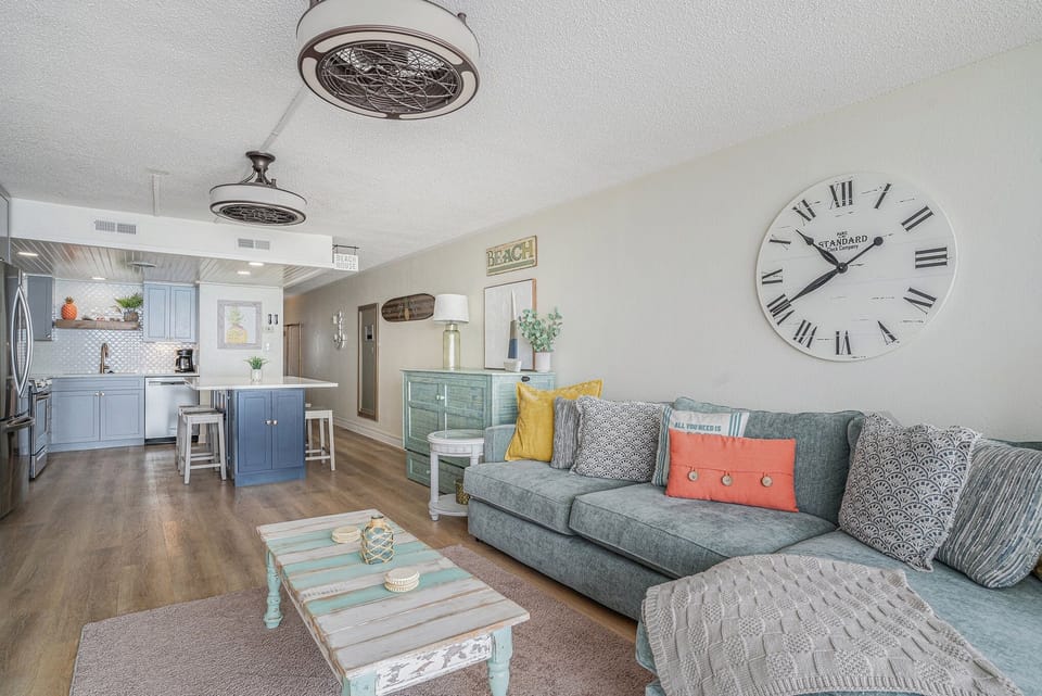 Condo, 1 Bedroom | Living area