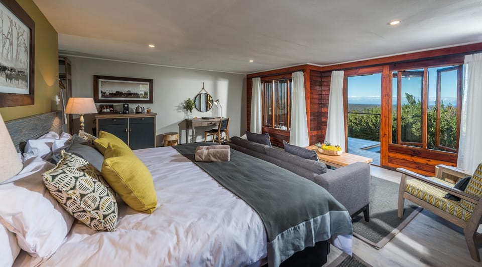 Luxury Suite | 1 bedroom, minibar, in-room safe, free WiFi