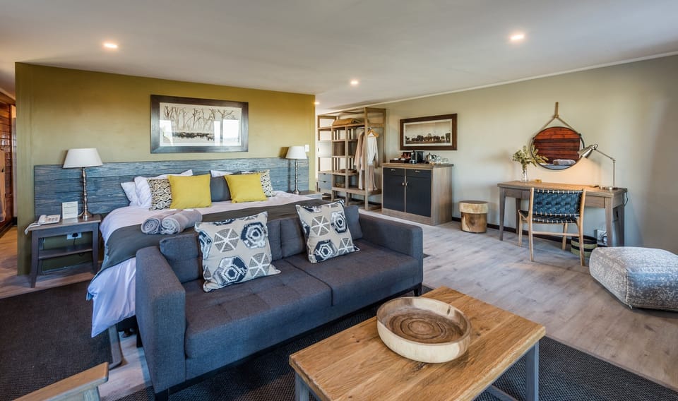 Luxury Suite | 1 bedroom, minibar, in-room safe, free WiFi