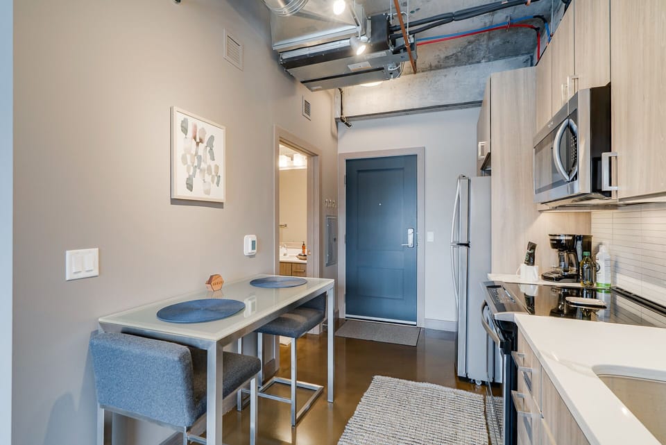 Eat-in Kitchen