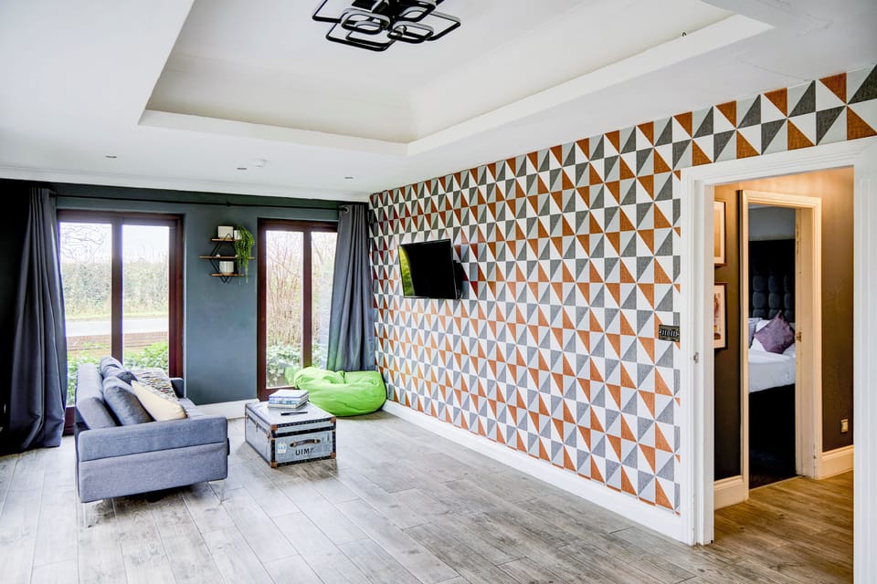 Triple Room, Multiple Beds (UA, Wet) | In-room safe, desk, laptop workspace, soundproofing