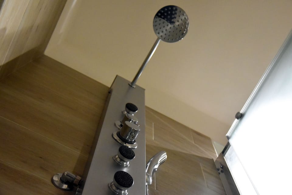 Comfort Double Room | Bathroom shower