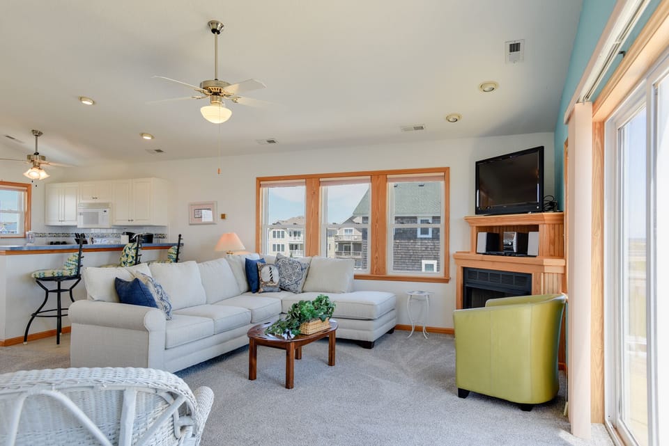 NH6304: Life is Good | Top Level Living Area