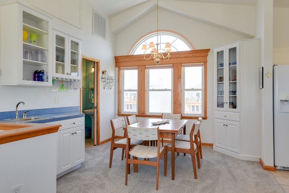 NH6304: Life is Good | Top Level Dining Area