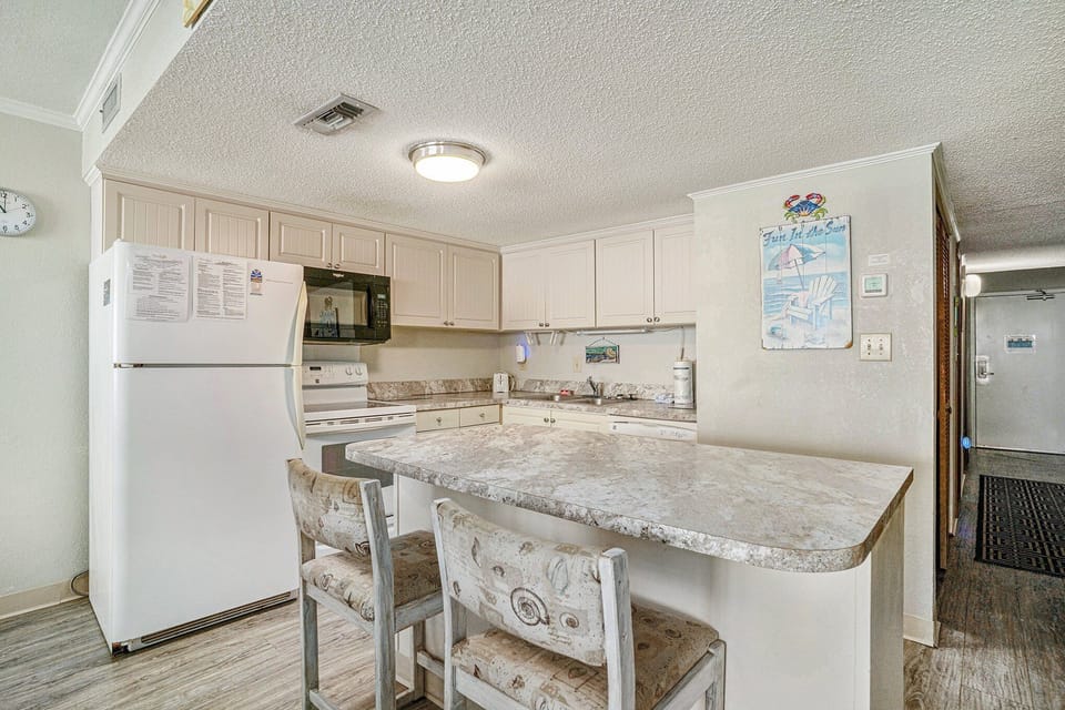 Condo, 2 Bedrooms | Private kitchen | Fridge, oven, coffee/tea maker, toaster