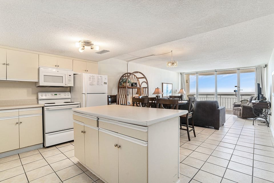 Condo, 3 Bedrooms | Interior