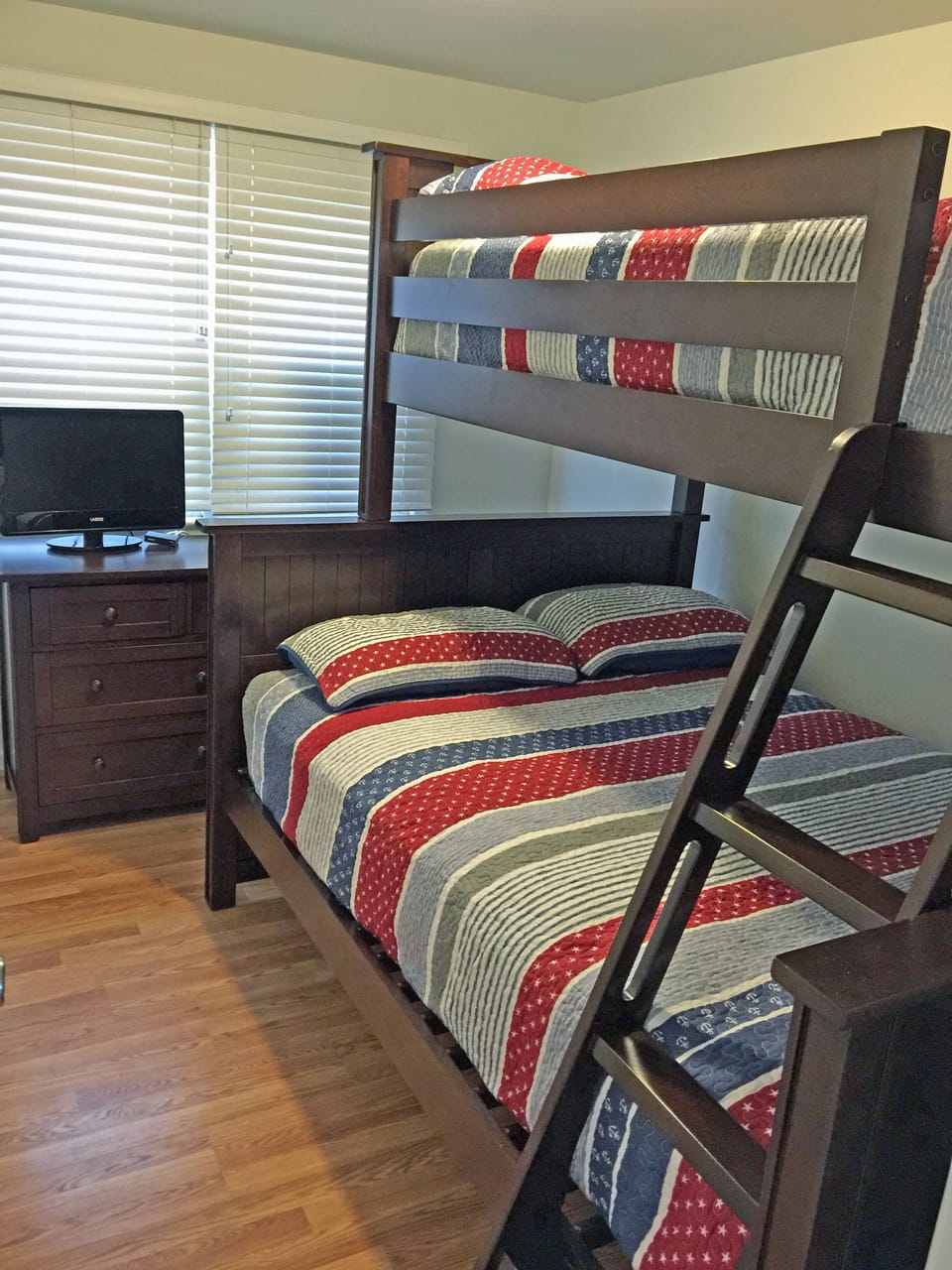 3rd Bedroom (Twin Bunk over Full Size Bed)