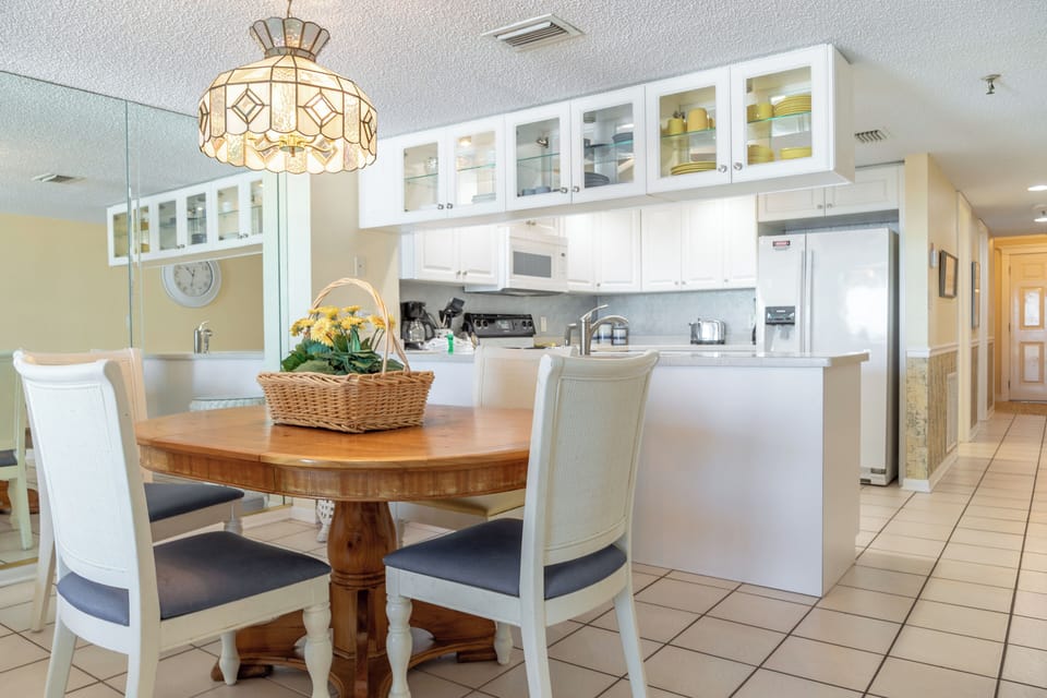 Beach Place 210 Dining Area
