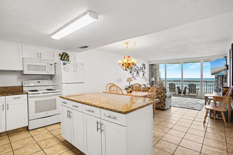 Condo, 2 Bedrooms | Private kitchen | Fridge, oven, coffee/tea maker, toaster