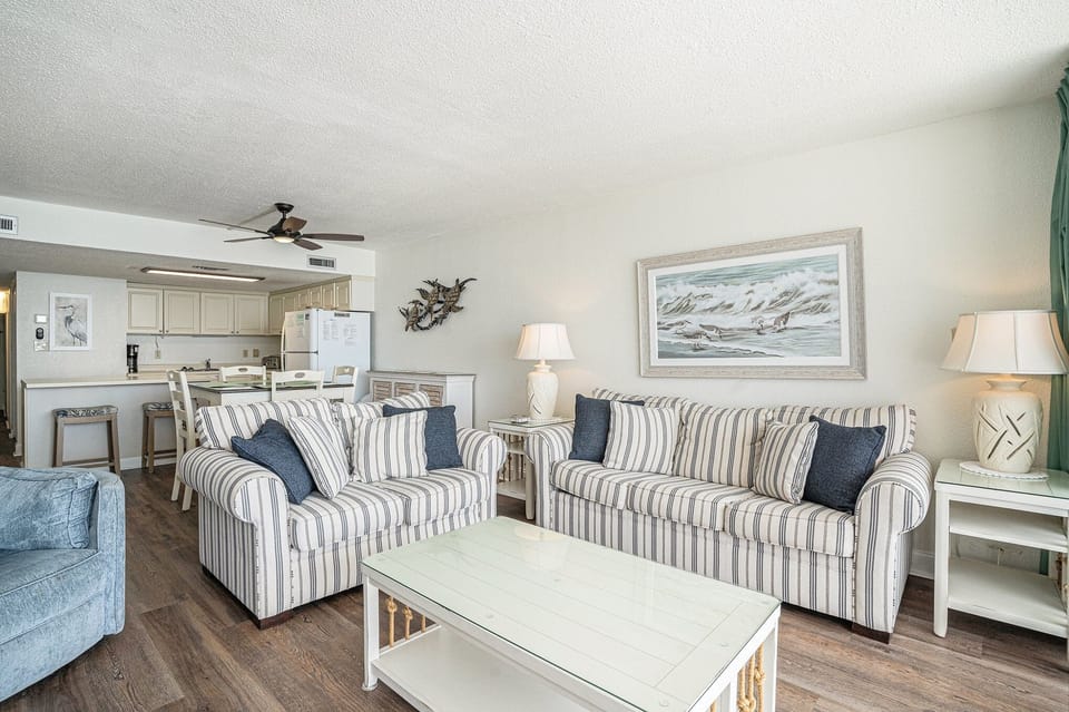 Condo, 2 Bedrooms | Living area