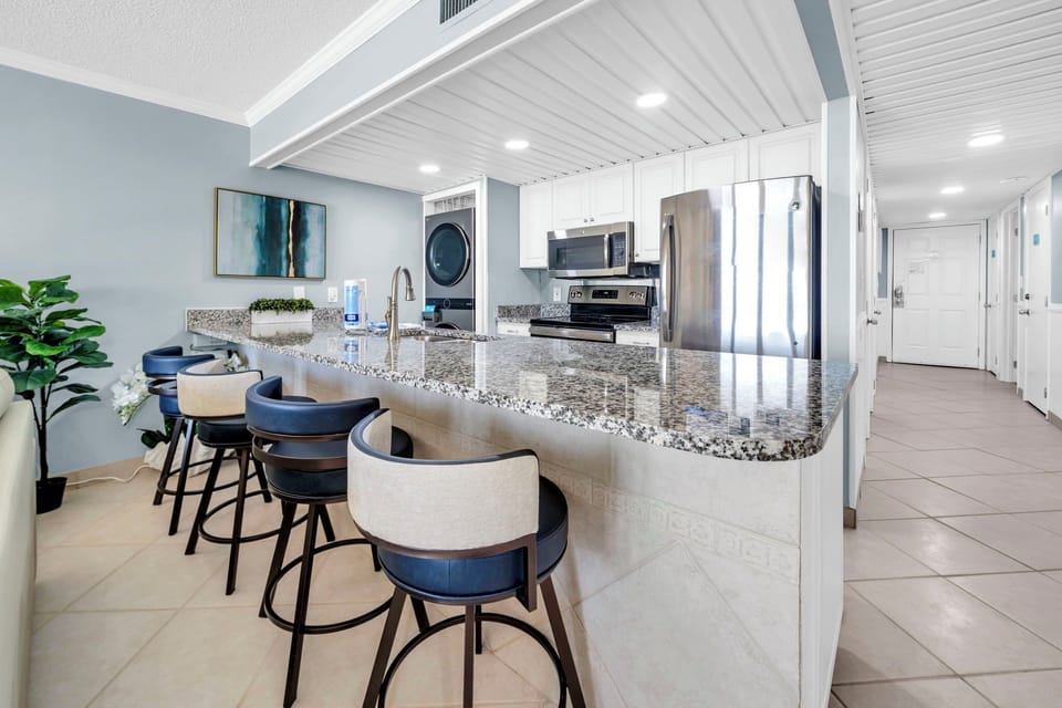Eat-in bar seating