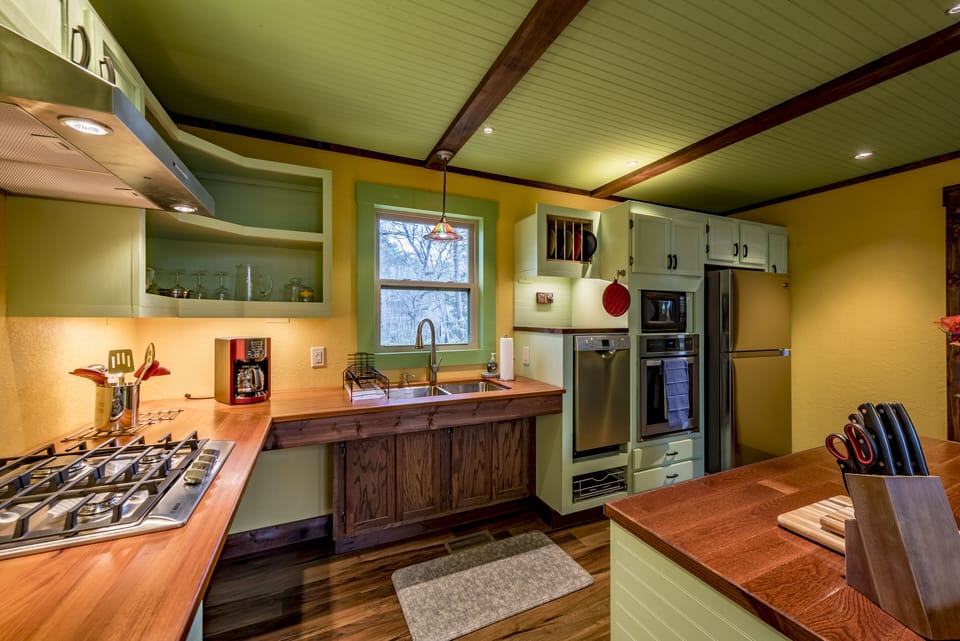 Raised dishwasher & oven
Easy access for all 