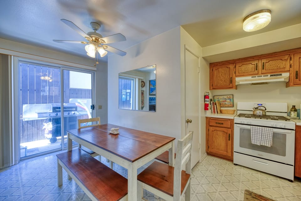 317CA - Dining Area to Backyard
