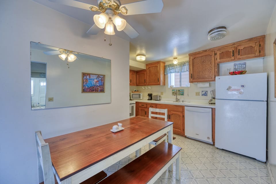 317CA - Breakfast Table
