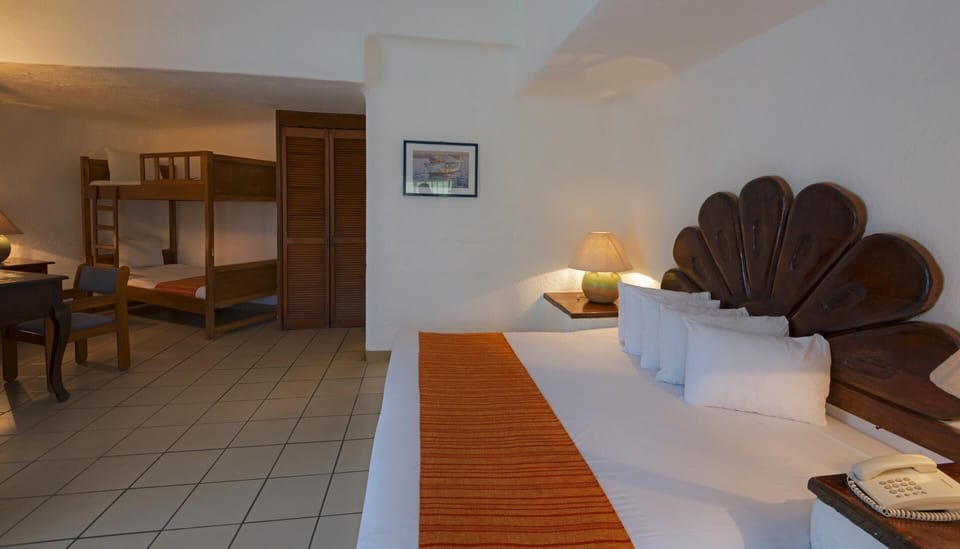 Standard Quadruple Room | Iron/ironing board (on request), WiFi (free), bed sheets