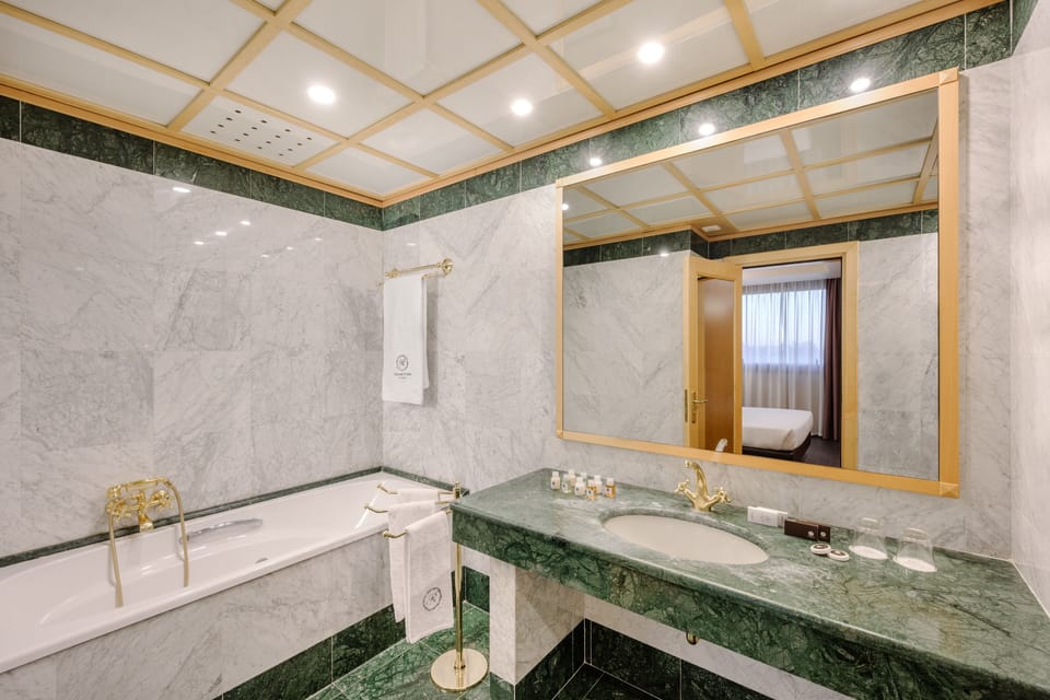 Suite | Bathroom | Free toiletries, hair dryer, slippers, bidet