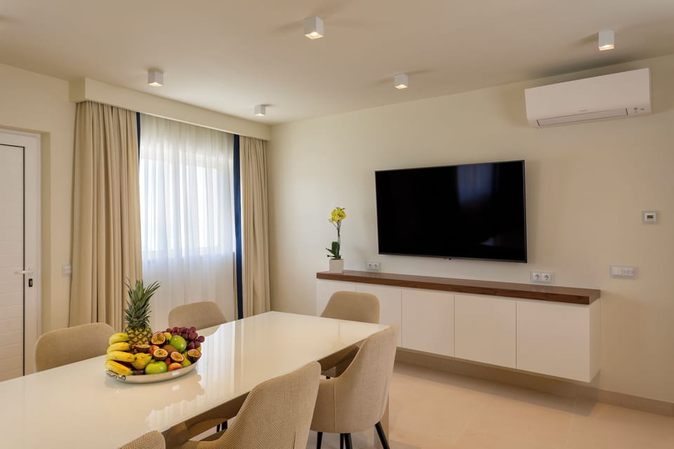 Townhome, 2 Bedrooms, Ocean View, Beachside | Private kitchen | Coffee/tea maker, full-size fridge, microwave, oven