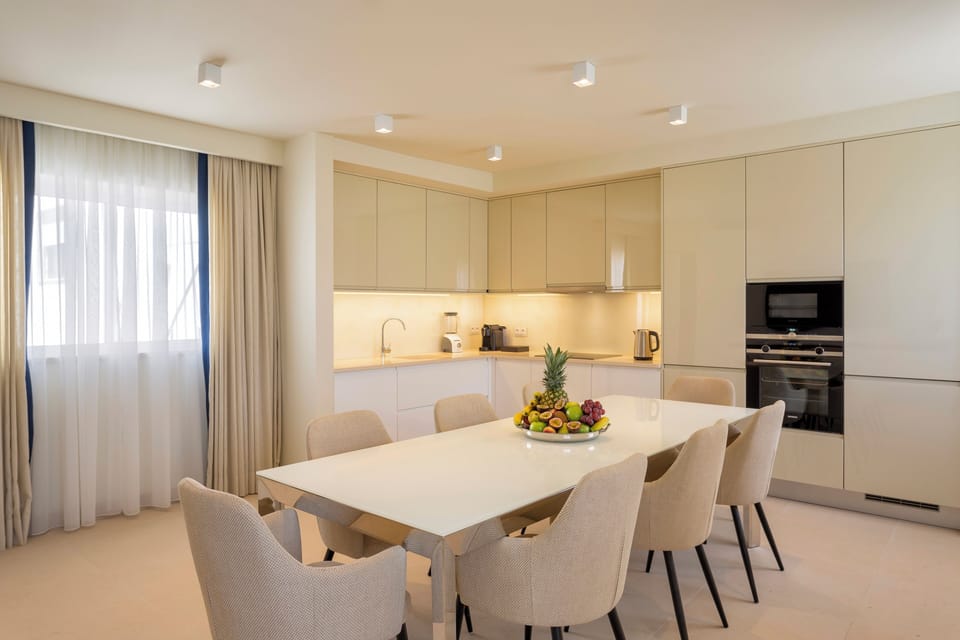 Townhome, 2 Bedrooms, Ocean View, Beachside | Private kitchen | Coffee/tea maker, full-size fridge, microwave, oven