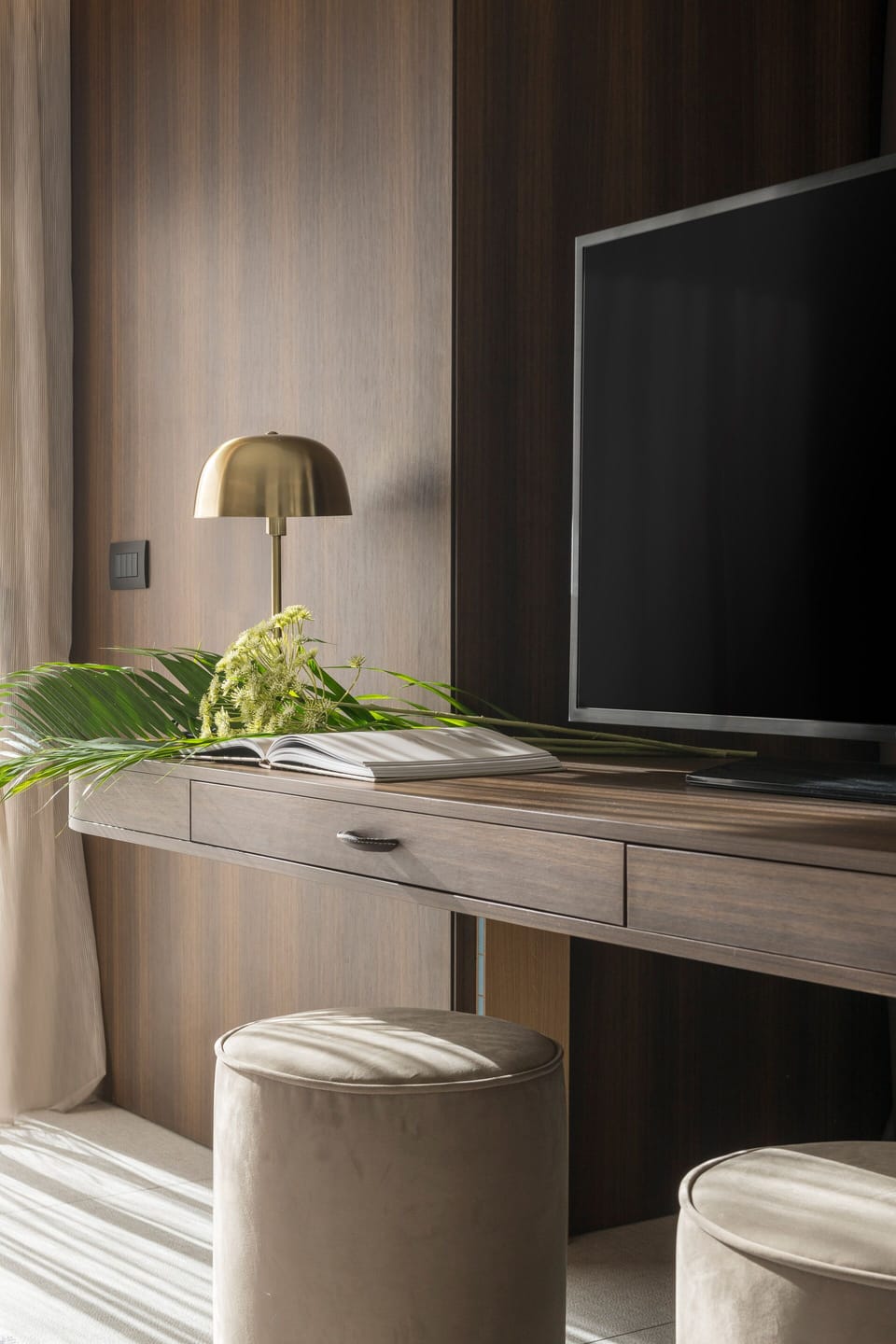 Presidential Suite, Hot Tub, City View | Living area
