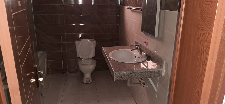 Separate tub and shower, free toiletries, towels, soap