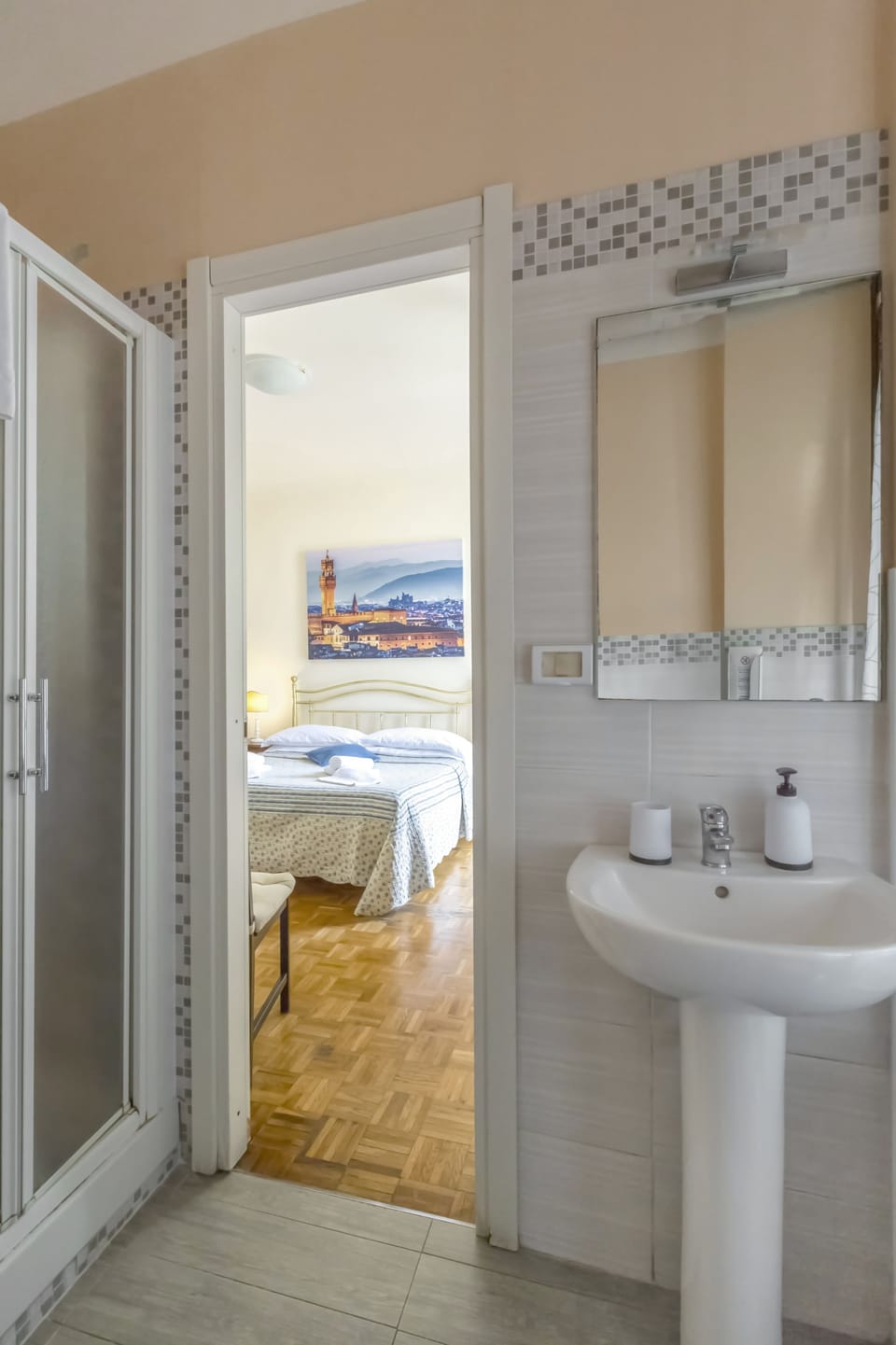 Superior Double Room, Private Bathroom (Duomo view) | Bathroom | Free toiletries, hair dryer, towels