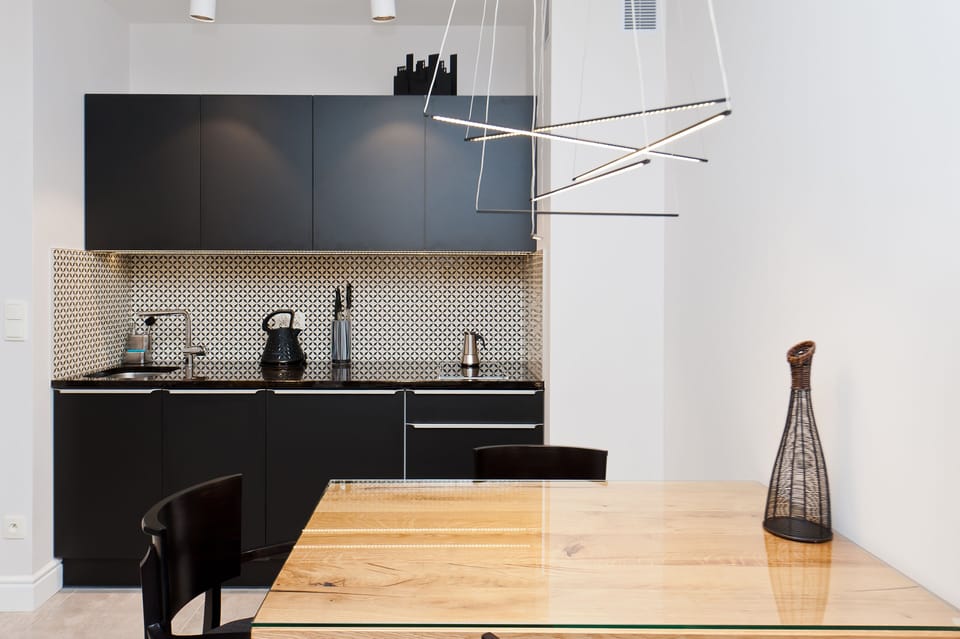 Studio Suite (45) | Private kitchen | Fridge, stovetop, dishwasher, cookware/dishes/utensils