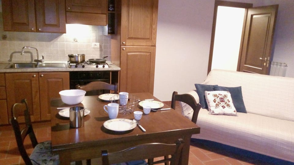 Apartment, 1 Bedroom, Ground Floor (SL9) | In-room dining