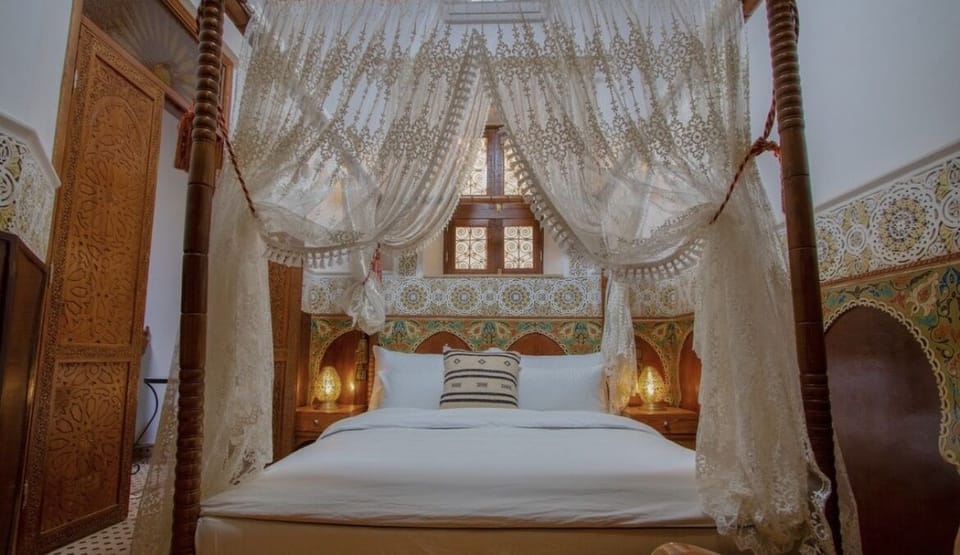 Blackout drapes, WiFi (free), bed sheets