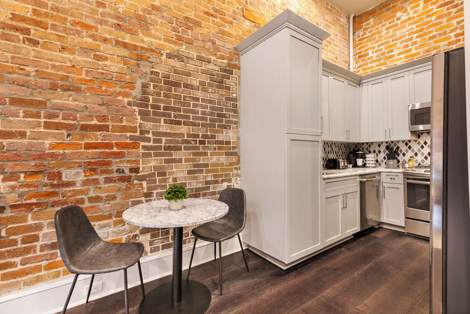Spacious studio with a king-size bed, twin futon, and designer closet. Fully stocked kitchen and dining area. Includes lamps, hangers, luggage rack, alarm clock, white noise machine, and a 50'' Samsung Smart 4K TV with streaming & DIRECTV.