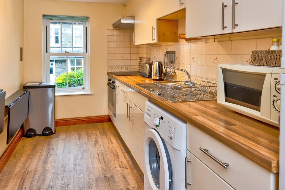 Howgills Apartment 9 -  Kitchen with washing machine
