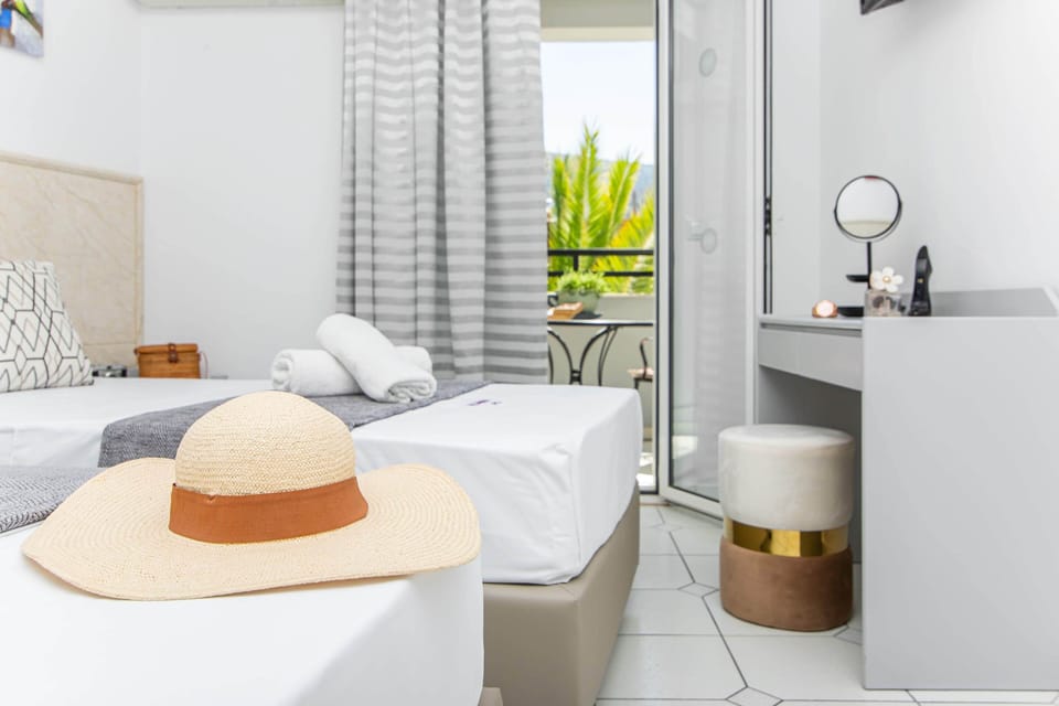 Standard Studio (Triple) | Desk, iron/ironing board, free cribs/infant beds, free WiFi