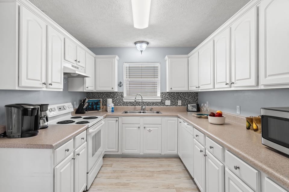 Full Size Kitchen